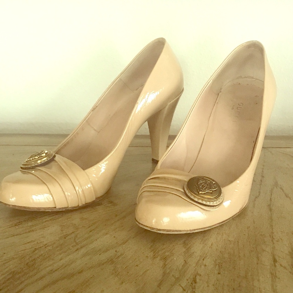 Gucci Authentic Pumps nude patent gold Gucci logo